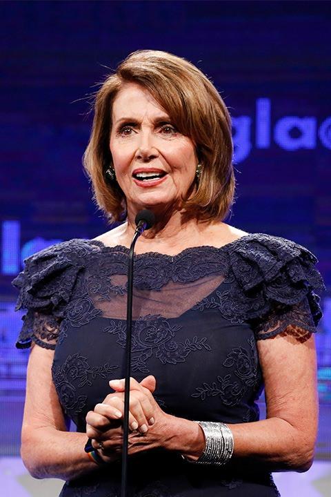 <p><strong>Nancy Pelosi</strong></p>

<p>ABD Temsilciler Meclisinin Başkanı olan ilk kadın. </p>
