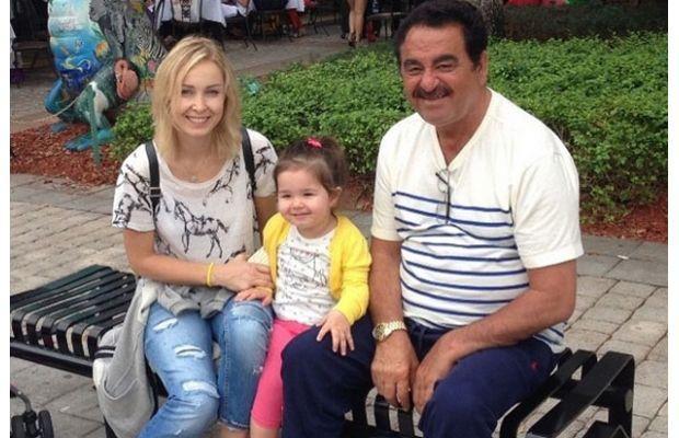 <p><strong>İBRAHİM TATLISES VE AYŞEGÜL YILDIZ'IN KIZI ELİF ADA</strong></p>
<p>Elif Ada fiziksel özelliklerinin tümüyle babasından almış</p>