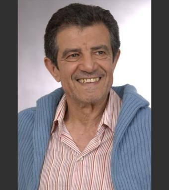 <p>Ancak asıl ününü Aile Şerefi filmindeki Oktay rolüyle kazanan Akman daha sonraları da bir çok filmde rol aldı.</p>
<p> </p>