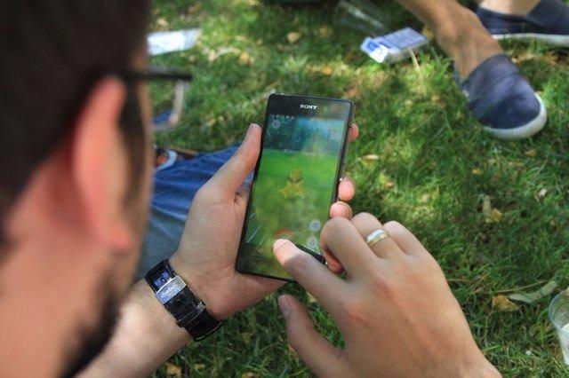 <p>- Gün içerisinde farklı saat dilimlerinde oynamak, farklı Pokemonlar yakalamak için önemli bir ayrıntı. Özellikle Amerikalı oyuncuların oyunda olmadığı saatleri seçmek şansınızı artıracaktır. Unutmayın, bazı Pokemonlar gece, bazıları da gündüz çıkıyor.</p>

<p> </p>
