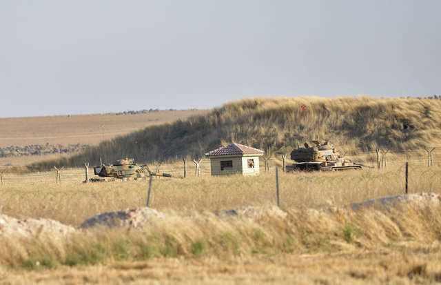 <p>Öte yandan sınır güvenliğini sağlamak için HIMERS (Yüksek Mobiliteli Topçu Roket Sistemi) savunma sisteminden 2 batarya ile silahlı İHA'ların da Kilis sınırına getirilmesi planlanıyor..</p>
