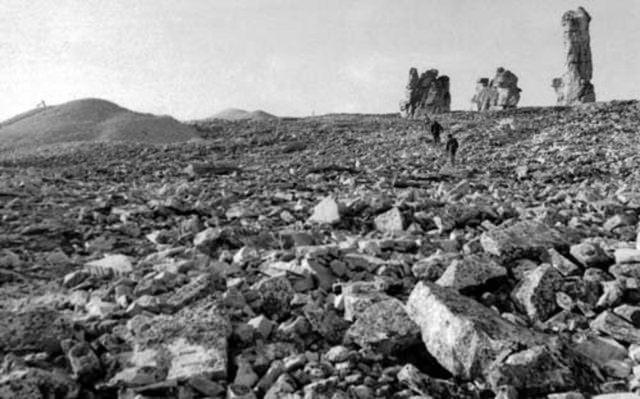 <p>Çarlık rejimini yıkan devrimin ardından Bolşevikler Rusya'da iktidarı devraldı ve Beyaz ordularla yaşanan iç savaştan da galip çıktı.</p>