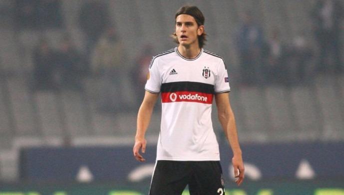 <p>Atınç Nukan</p>

<p>Beşiktaş'ın altyapısında yetişen Atınç Nukan, 2014 senesinde siyah beyazlılarda gösterdiği performansla beğeni topladı. Genç futbolcu, Alman ekibi Leipzig'in de ilgisini çekti ve 5 milyon Euro bonservisle Avrupa'nın yolunu tuttu.</p>
