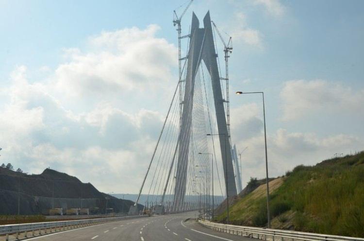 <p>Yavuz Sultan Selim Köprüsü'nün açılış tarhi 26 Ağustos olarak belirlendi. </p>

<p> </p>
