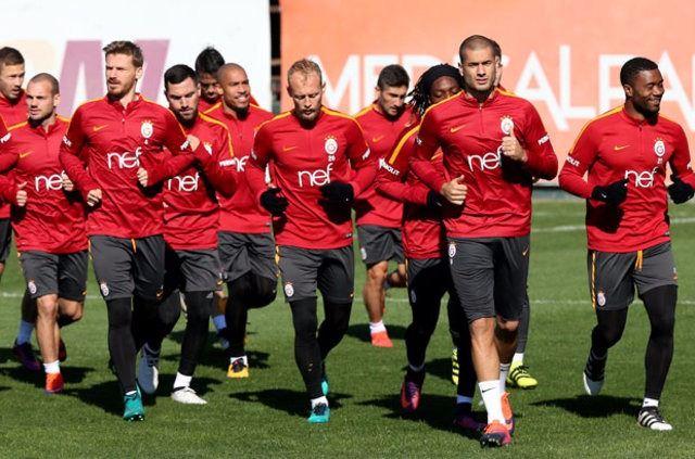 <p>Koşu sonrası dubalarla koordinasyon çalışmasına geçildi.</p>
<p> </p>