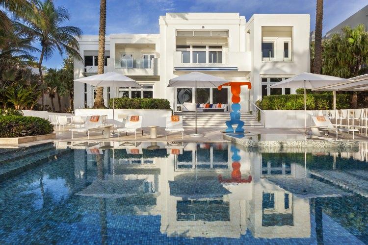 <p>Şimdi ise ABD basınında Tommy Hilfiger'ın Florida, Golden Beach'teki yazlığı konuşuluyor. </p>