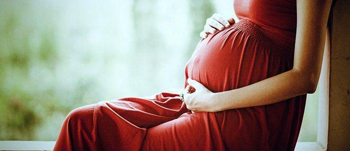 <p>Dr. Seval Taşdemir, <strong>“Yalnızca hamilelerin değil anne olmak isteyen kadınların da  mutlaka kaçınmaları gerek. Doğal ve bitkisel olarak tanıtılan her ürünün kullanılmaması önemli. Bu hem anne adayına hem de bebeğe verebilir”</strong> dedi.</p>
