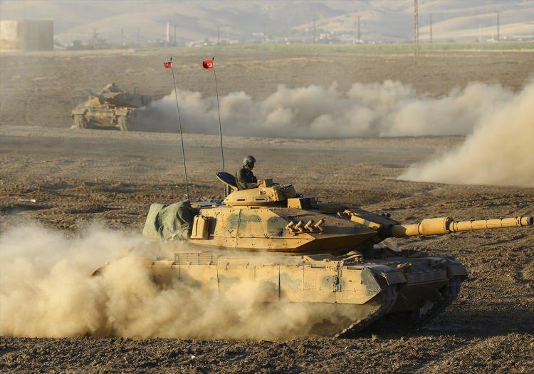 <p>Türk Silahlı Kuvvetlerince (TSK), Şırnak'ın Silopi ilçesindeki Habur Sınır Kapısı yakınlarında 18 Eylül'de başlatılan tatbikat, Iraklı askerlerin katılımıyla müşterek devam ediyor. </p>