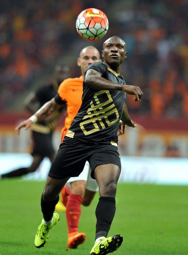 <p>GOOOLLL!!! Ender gelişen Osmanlıspor FK atağında rakip yarı alanda topla buluşan Gabriel Torje, ceza sahası dışında sol çaprazdan yaptığı beklenmedik şutla kaleci Fernando Muslera'yı avlıyor. Bu golle durum şimdi 1-2.</p>