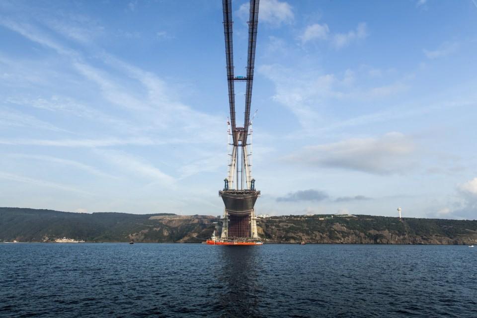 <p>Köprü Projesi'nde  59 çelik tabliyeden 42'sinin montaj ve kaynak işlemi tamamlandı. Asya ve Avrupa yakasının birleşmesine sadece 391 metre kaldı. </p>
