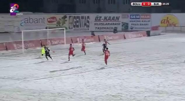 <p>-Aboubakar, Almeida'dan sonra gelseydi eyvallah ama Demba Ba ve Mario Gomez'den sonra sarmıyor.</p>
