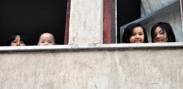 <p>D&uuml;nya Uygur Kongresi Başkan Yardımcısı ve Doğu T&uuml;rkistanlılar Dayanışma ve Yardımlaşma Derneği Genel Başkanı Seyit T&uuml;mt&uuml;rk, Zul&uuml;mden ka&ccedil;anlar, Tayland'ta yakalandı. Orada tutulan 367 kişi. Yakalanmadan, T&uuml;rkiyeye ulaşabilenlerden bir kısmı Kayseriye getirildi. Sayı artabilir dedi. Seyit T&uuml;mt&uuml;rk, lojmanlarda kalan Uygurlar'la her zaman ilgilendiklerini ve her t&uuml;rl&uuml; gereksinimlerinin karşılandığını, T&uuml;rkiyede son g&uuml;nlerde Doğu T&uuml;rkistan ile ilgili &ccedil;ok ciddi bir kamuoyu hassasiyeti oluştuğunu anlattı.</p>
