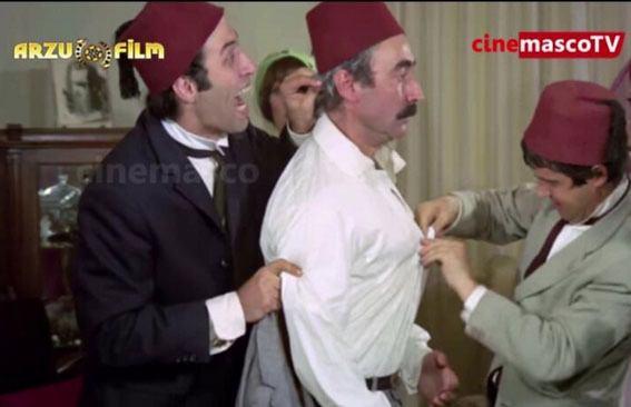 <p>"Şabanoğlu Şaban"da da gözümüzden bir detay kaçmış. Nigar’ın elması koyduğu ceketin ceplerine dikkat!</p>

<p> </p>
