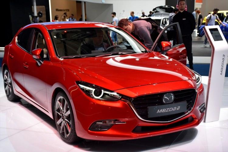<p>Dünyanın en büyük otomobil fuarlarından olan ve bu yıl 67’ncisi düzenlenen Uluslararası Frankfurt Otomobil Fuarı (IAA) devam ediyor. 24 Eylül'de sona erecek fuarda, Mazda 3 modeli de tanıtıldı.</p>
<p> </p>