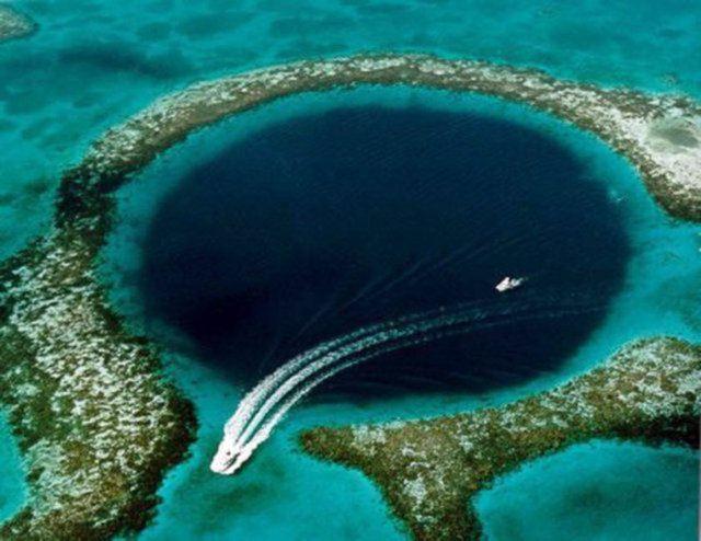<p>Belize'nin 60 mil açığında yer alan "Büyük Mavi Delik" görenleri şaşırtıyor.</p>
<p> </p>