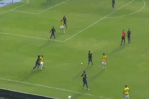 <p>Kolombiyalı futbolcu Sebastian Perez, Ekvador ile oynanan maçta attığı golle izleyenleri büyüledi.</p>
<p> </p>