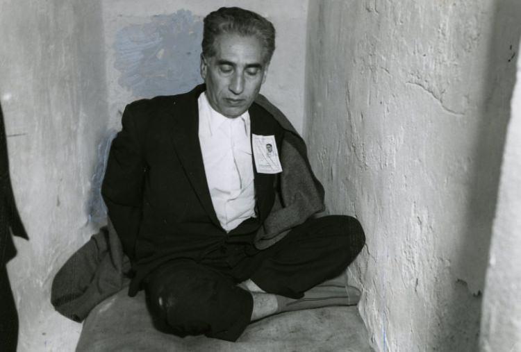 <p>Komisyon başkanına müebbet hapis AHMET HAMDİ SANCAR Yassıada’da idam cezasına mahkûm edilen ancak daha sonra cezası müebbet hapse çevrilen Ahmet Hamdi Sancar, Tahkikat Komisyonu Başkanı’ydı. Demokrat Parti tarafından kurulan komisyon, muhalefet ve basının eylemlerini soruşturmak için hayata geçirilmişti.</p>