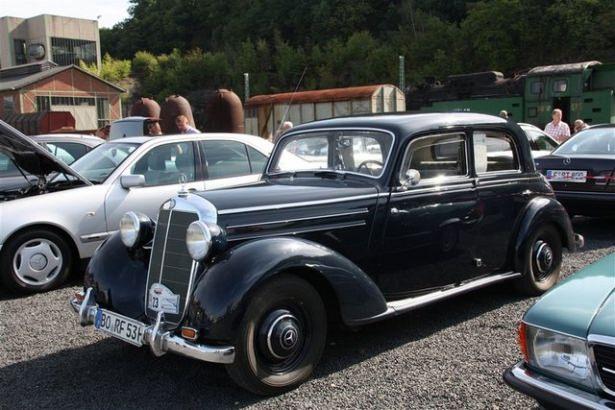 <p>Mercedes severler Almanya'nın Hattingen kentinde buluştu. Mercedes kulübü tarafından her sene düzenlenen etkinlik kapsamında Mercedes klasikleri ve son model Mercedes'ler bir araya geldi. İşte o otomobiller....</p>
<p> </p>