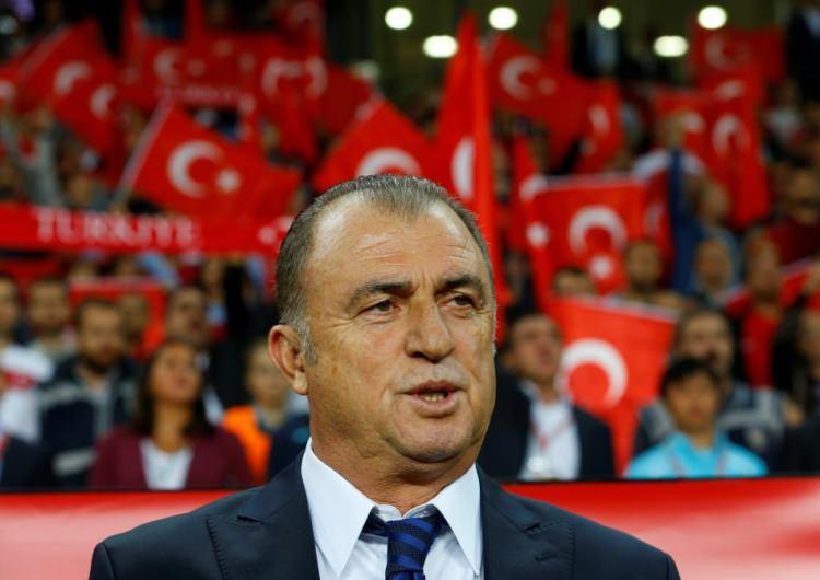 <p><strong>BİR DAHA ALMAYACAK</strong></p>

<p>Bir sürü sorun varken, şehitler veriliyorken bu sorunları çözmemiz gerekir. İkisine de yakın bir insanımdır. Umuyorum bundan sonraki maçlarda Arda Turan kadroda olur. Arda Turan'ı bir daha milli takıma almayacağını tahmin ediyorum. İnşallah yanılırım.</p>

<p><strong><a href="http://video.haber7.com/video-galeri/77849-dilmen-insallah-yanilirim-ama-arda-turan" target="_blank"><span style="color:rgb(255, 215, 0)">VİDEO İÇİN TIKLAYIN</span></a></strong></p>
