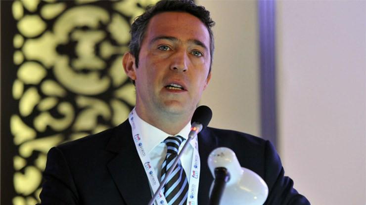 <p>Ali Koç’un son yıllarda hem futbol sistemleri hem de spor yöneticiliği konusunda çalışmalarda bulunması dikkat çekiyor. Koç Grubu’nun küresel markası BEKO kanalıyla Barcelona ile işbirliği bulunan Ali Koç’un; İspanyol kulübünün genel yapısı ve yönetim tarzlarıyla yakından ilgilendiği biliniyor. Barça’nın futbol sisteminin dışında kulüp yapısı, yönetim şekli ve karar mekanizmalarını da inceleyen Koç’un bu yönde çalışmalar yaptığı kaydedildi.</p>