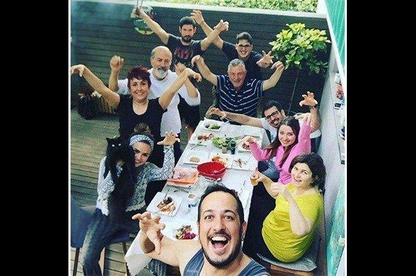 <p>Sarp Apak: "Ailem, eşim, canlarım.. Tebrikler. Şampiyon BEŞİKTAŞ"</p>