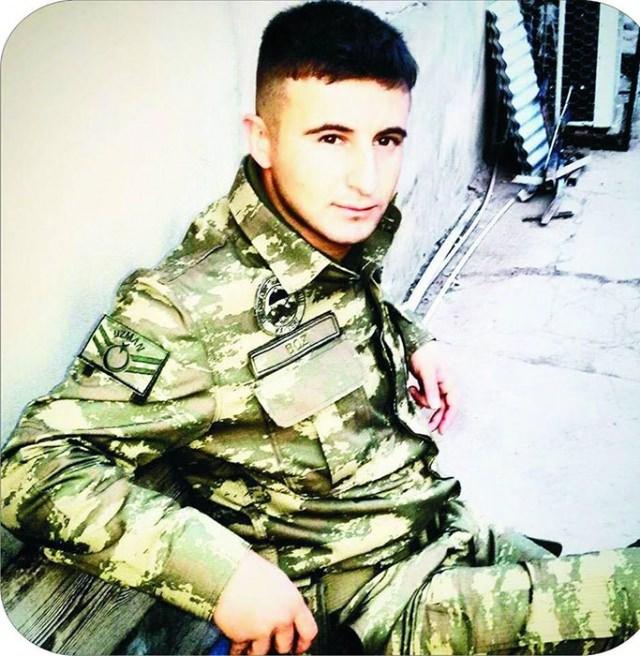 <p><strong>UZMAN ÇAVUŞ BURAK BOZ - KONYA</strong></p>
<p>Şehit olan Uzman Çavuş Burak Boz'un Konya'nın Ereğli ilçesinde yaşayan ailesine acı haber iletildi. Cinler Mahallesi'nde bulunan şehidin babaevine acı haberi, askeri yetkililer sağlık ekipleri eşliğinde verdi. Haberi duyan şehit yakınları ve komşuları, eve gelerek şehidin babası Özkan ve annesi Gülhan Boz'u teselli etmeye çalıştı. Şehit Uzman Çavuş Burak Boz'un iki kız, bir erkek kardeşi bulunduğu ve 7 yıllık asker olduğu öğrenildi.</p>