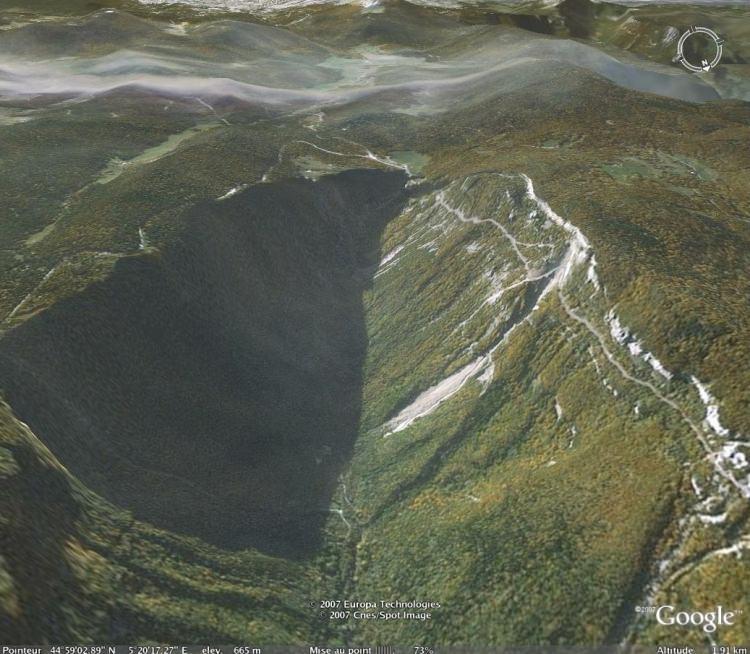 <p>Yolun en güzel bölümünün ise fotoğraftan da görülebilen St. Jean-en-Royans and Col de la Machine arasındaki kısım olduğunu söyleyebiliriz.</p>
<p> </p>