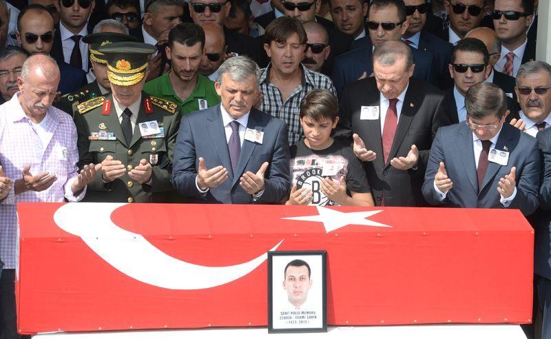 <p>Türkiye bugün Iğdır'daki PKK saldırısında şehit olan kahraman polislerini uğurladı.</p>

<p> </p>
