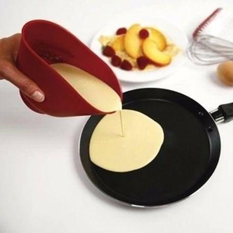 <p>Silikon Taslar</p>

<p>Bu harika taslardan aldığım için kendimle gurur duyuyorum hatta onlar olmadan ne yaptığımı bilmiyorum. Özellikle muffin ve pankekler için kullanıyorum- tüm malzemeleri tasta karıştırıyorum ve dökmek için hafifçe sıkıyorum. Silikon tastaki göstergeler ayrıca bir ölçüm aleti kullanmanızı gerektirmemekte. Ölçün, karıştırın ve dökün!</p>

