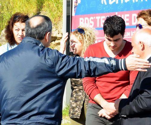 <p>Yola savrulan Serin, kazada yaralandı. Serin ambulansla, Bodrum Devlet Hastanesi'ne kaldırıldı. Tedaviye alınan Serin'in sağlık durumunun iyi olduğu belirtildi.</p>

<p> </p>

