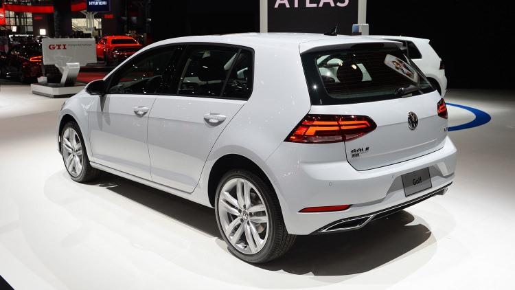 <p>2018 Volkswagen Golf</p>
