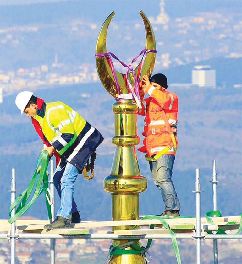 <p>Nano teknolojiyle kaplı alem altın renginde.</p>