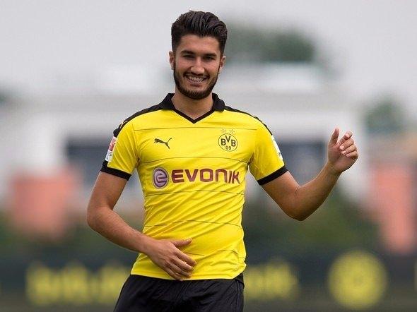 <p>Borussia Dortmund forması giyen Nuri Şahin yıllık 4.9 milyon Euro kazanıyor.</p>