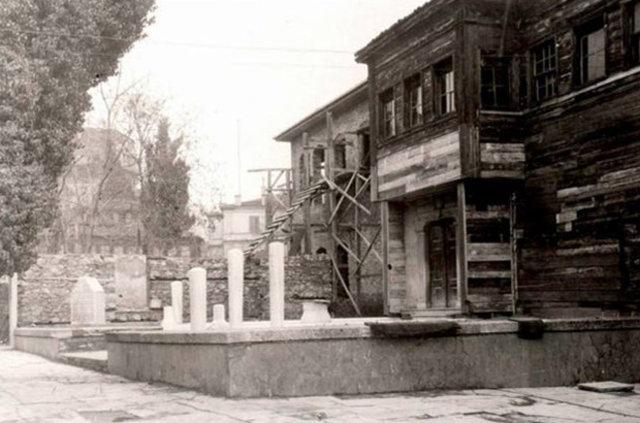 <div>Galata Mevlevihanesi (geçmiş)</div>

<div> </div>
