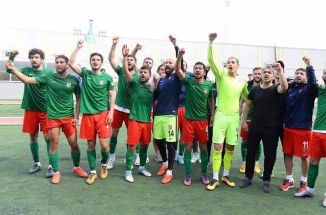 <p><strong>KARŞIYAKA</strong></p>

<p>Süper Lig'de yer aldığı sezon sayısı: 16</p>

<p>Şu an bulunduğu lig: 2. Lig Kırmızı Grup</p>
