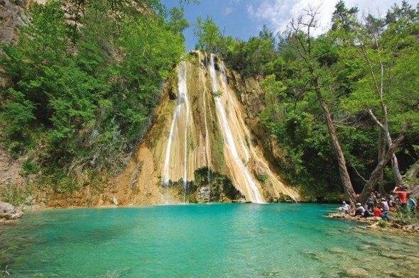 <p><strong>UÇAN 1 VE UÇAN 2 ŞELALELERİ </strong>Antalya’da şelale denince akla Kurşunlu, Düden ve Manavgat gelir. Ancak Türkiye’nin ikinci uzunluktaki yürüyüş rotasın yanında bulunan bu iki şelale göz ardı edilmemeli. Uçan 1 62 metreden, Uçan 2 ise 78 metreden dökülüyor. Serik.</p>

<p> </p>
