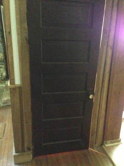 <p>Her şey bu kapalı kapıyla başlıyor&hellip; Kapı a&ccedil;ılıyor, hikaye başlıyor.</p>

<p>&nbsp;</p>
