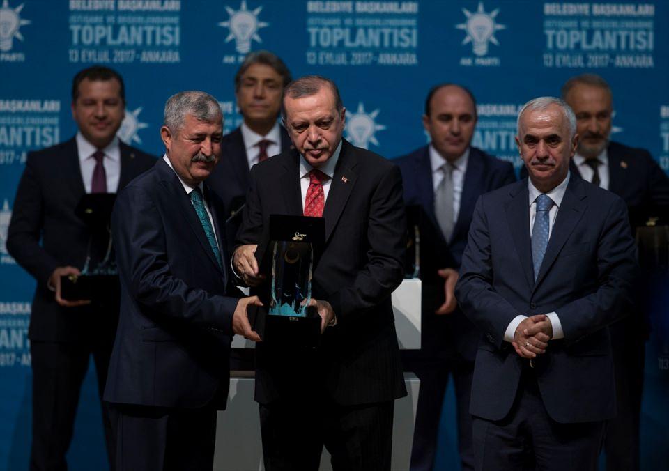 <p>Malatya'nın Yeşilyurt Belediye Başkanı Hacı Uğur Polat  ödül aldı.</p>