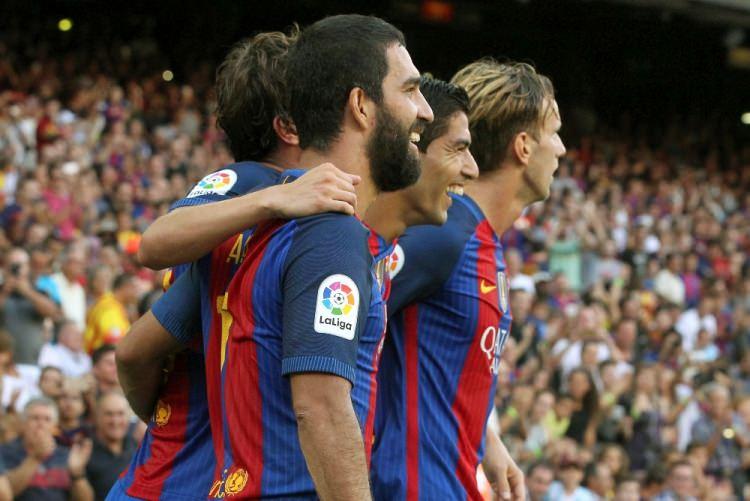 <p>Neymar'ın Olimpiyat'a fokuslanmasının yarattığı fırsatı iyi değerlendiren Arda Turan'ın bir yedek olmaktan daha değerli bir futbolcu olduğunu kanıtladığını belirten Polo, geldiğinde Atletico Madrid'deki performansına yaklaşamayan Arda Turan'ın Euro 2016'da dibe vurduktan sonra yükselişe geçtiğini yazdı.</p>