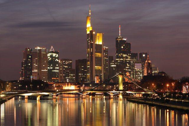 <p>92- Frankfurt, Almanya<br />
2013 ziyaretçi sayısı: 1,965.0<br />
2014 ziyaretçi sayısı: 2,016.7</p>