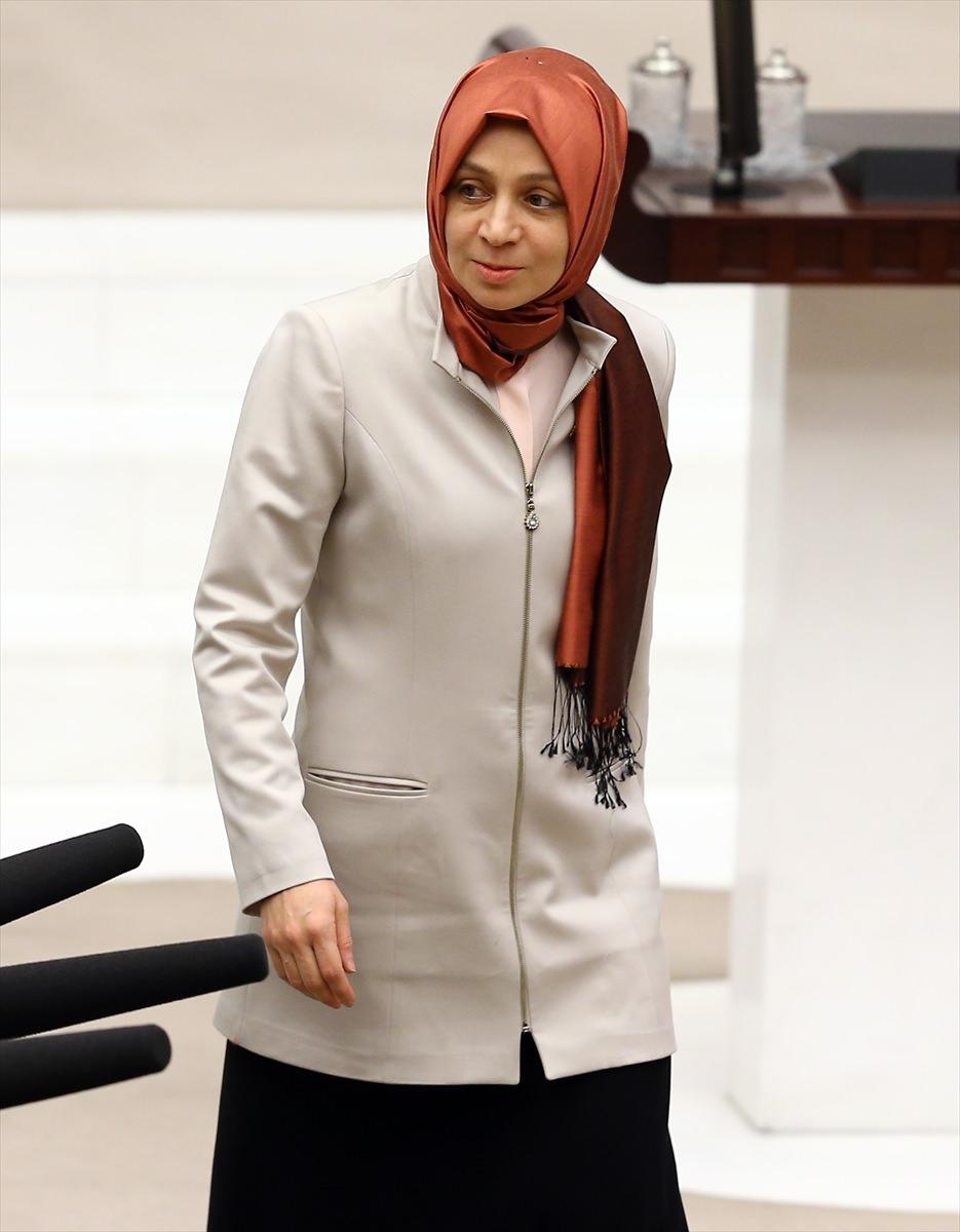 <p>Hamzaçebi, bütçe görüşmelerine geçmeden talep eden kadın milletvekillerine söz verdi. </p>
<p> </p>