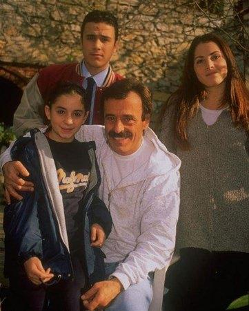 <p>Geçen Mayıs ayında Gamze Akyel ile nişanlanan Eray Demirkol, bu yoldaki ilk resmi adımını attı. </p>
<p> </p>
