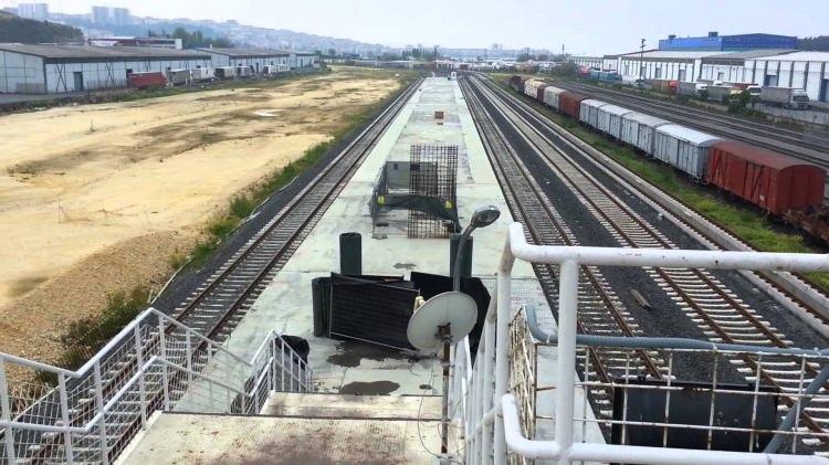 <p>İstanbul Ankara arasında hizmet veren yüksek hızlı trene entegrasyonu yapılacak olan Halkalı Sirkeci banliyö tren hattı için çalışmalar devam ediyor. </p>
