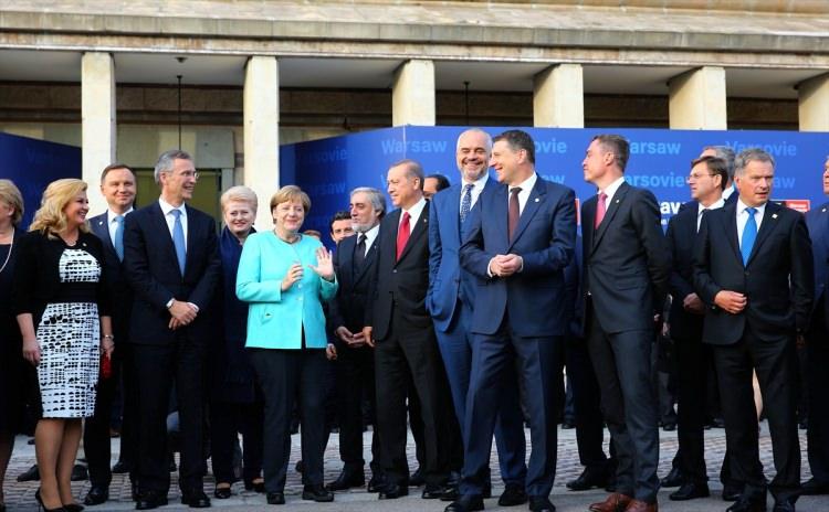 <p>Ankara, alınan karar nedeniyle Almanya Savunma Bakanlığı Müsteşarı Ralf Brauksiepe ve beraberindeki heyetin İncirlik Askeri Üssü'ne yapacağı ziyarete izin vermemişti.</p>
