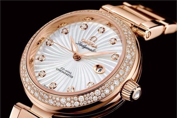 <p><strong>6- The Swatch Group</strong><br />
Blancpain, Breguet, Longines, Omega ve Rado markalarından oluşan firma 8.822 milyar dolar değerinde.</p>
