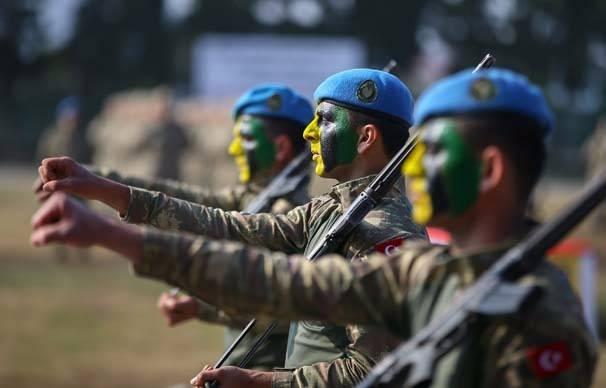 <p> Bu arada, Jandarma Komando Okulu ve Eğitim Merkezi Komutanlığı'na gelen subay adayı yakınları için Türk Silahlı Kuvvetleri'nin kullandığı zırhlı araçlarla, silah ve tesisatların yer aldığı sergi açıldı.</p>