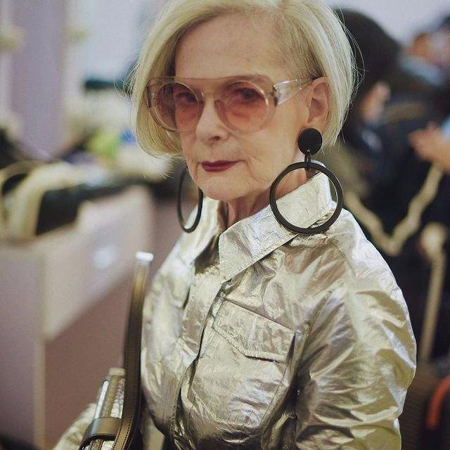 <p>Fordham Üniversitesi profesörü Lyn Slater, New York Moda Haftası'nda arkadaşlarıyla öğle yemeğine çıktığında keşfedildi. </p>
