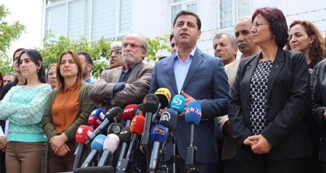 <p>2009 Batman DTP Kongresi’nde “PKK’nın yaptığı diyalog çağrısı ve en nihayetinde sayın Öcalan’ın yaptığı diyalog çağrısı çok önemlidir.”</p>

<p> </p>

