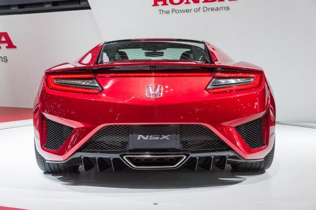<p><span style="color:#FFFFFF">İlk nesilden farklı olarak yeni Honda NSX, Ohio’daki tasarım merkezinde 4 yıllık bir geliştirme süreciyle faaliyete geçirildi ve üretim üssü yine burası.</span></p>