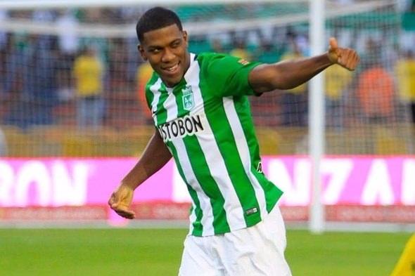 <p><strong>ORLANDO BERRIO - ATLETICO NACİONEL</strong><br />
<br />
Beşiktaş'ın Kolombiya çıkartması sonunda 3 isim gündeme geldi. Bunlardan biri Orlando Berrio. 25 yaşındaki forvet hızı ile dikkat çekiyor.</p>